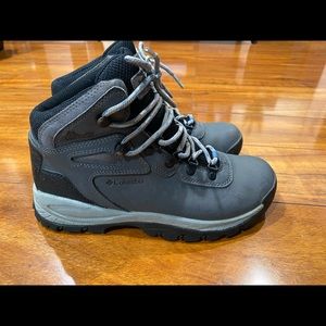 Columbia  Women's Newton Ridge Plus Waterproof Hiking Boots size 8
